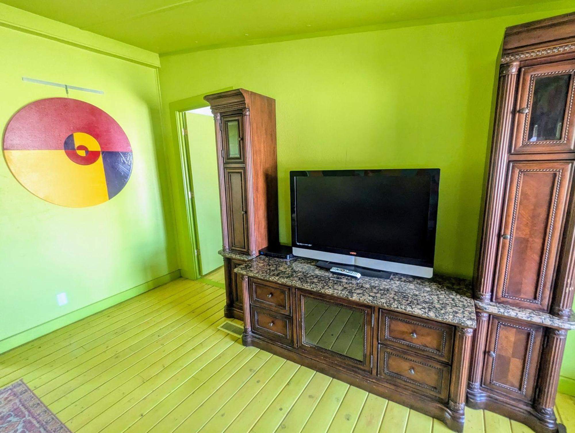 Pelican Spa Truth or Consequences Room photo