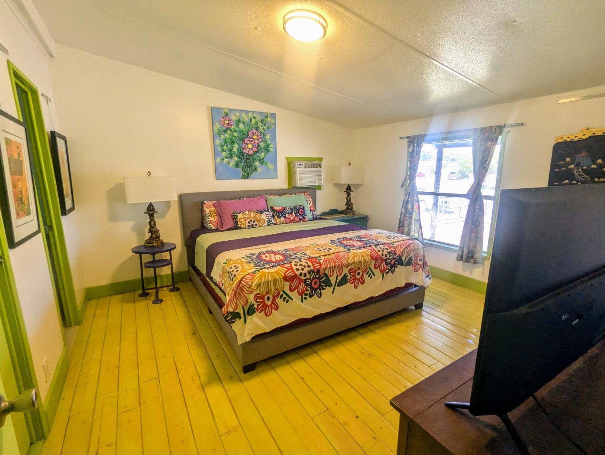 Pelican Spa Truth or Consequences Room photo