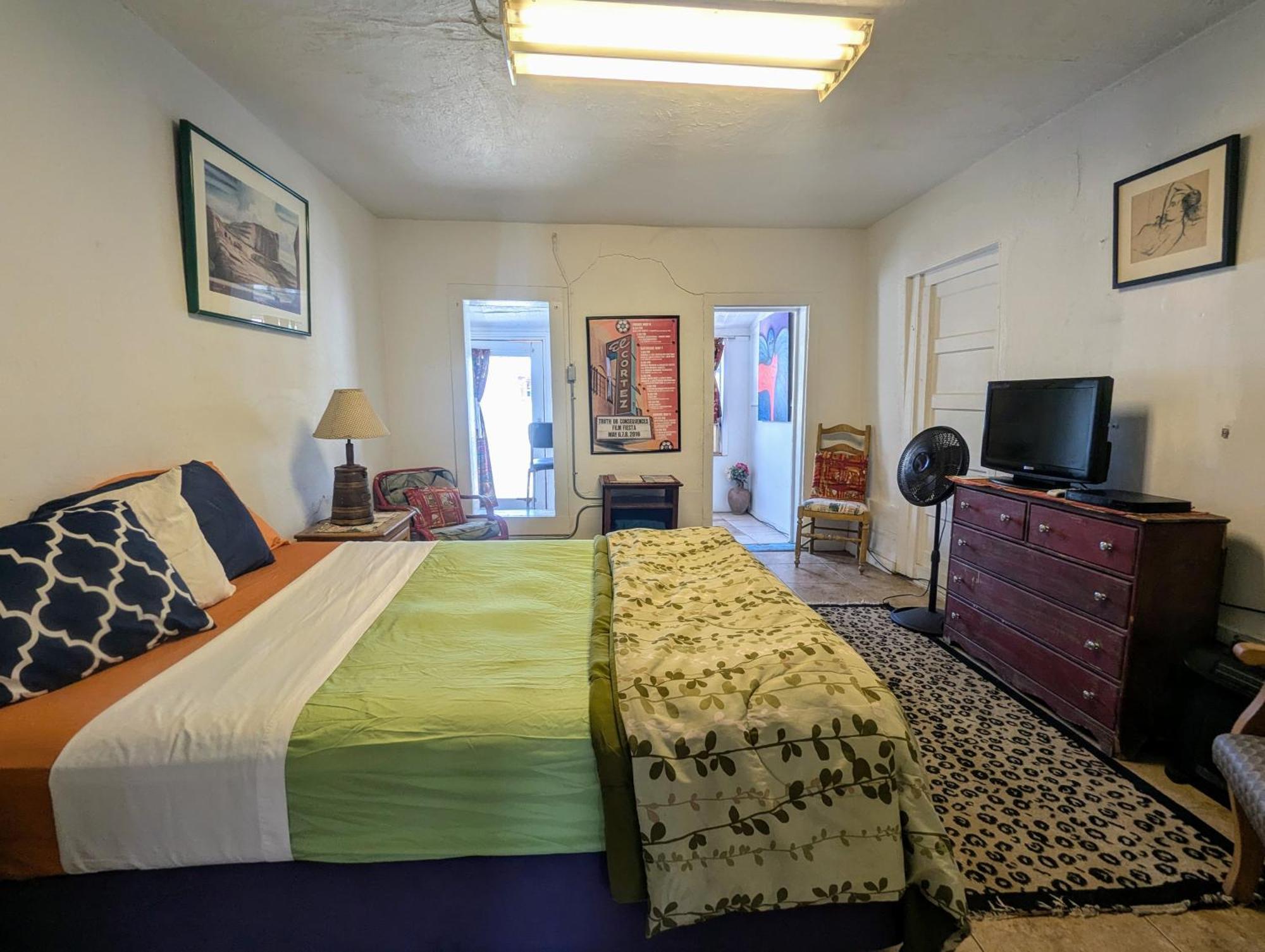 Pelican Spa Truth or Consequences Room photo