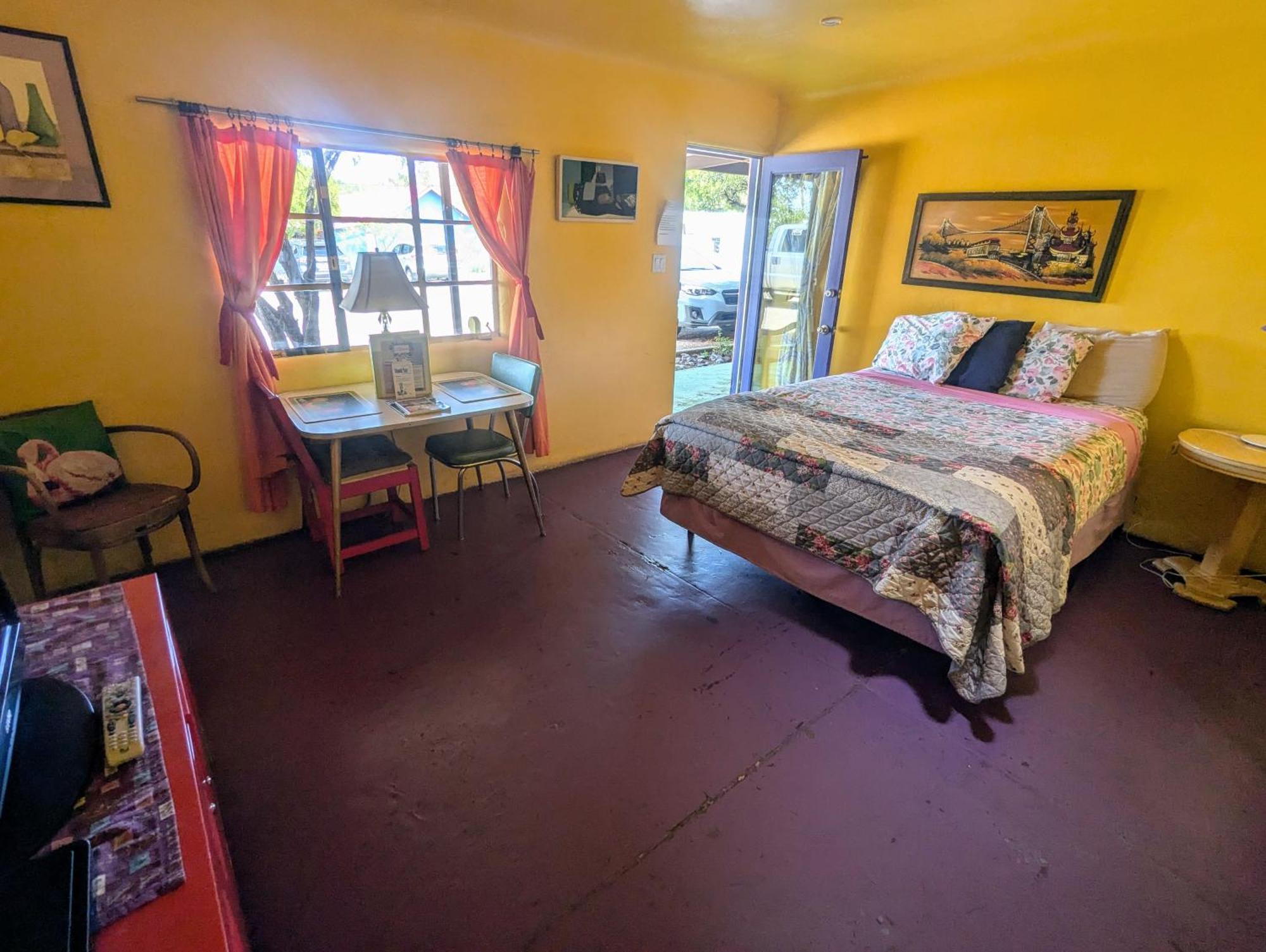 Pelican Spa Truth or Consequences Room photo